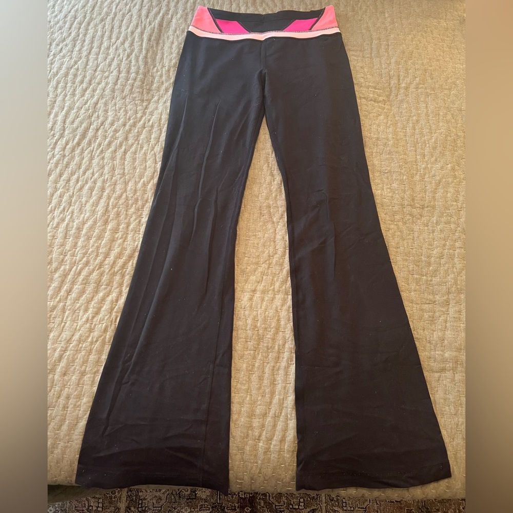 Lululemon Groove Flare Pants: Size 6 34” inseam